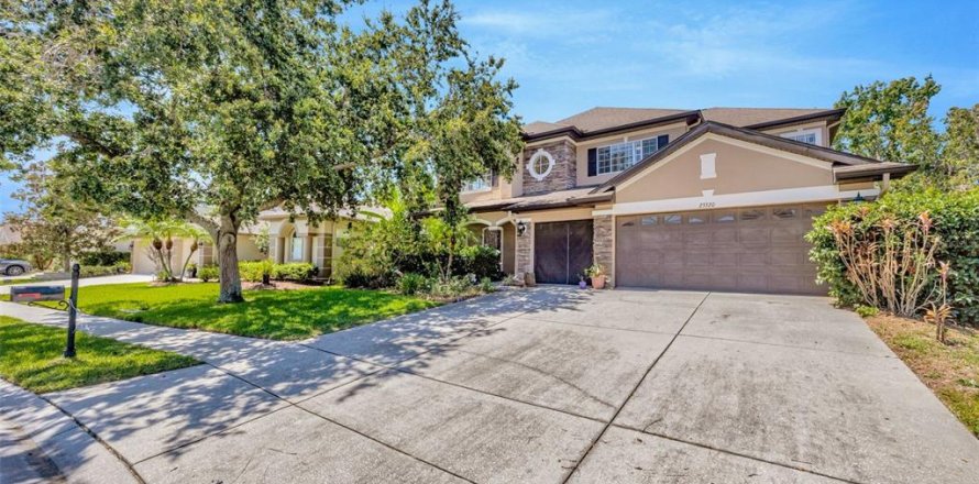 House in Land O' Lakes, Florida 5 bedrooms, 371.33 sq.m. № 1803139