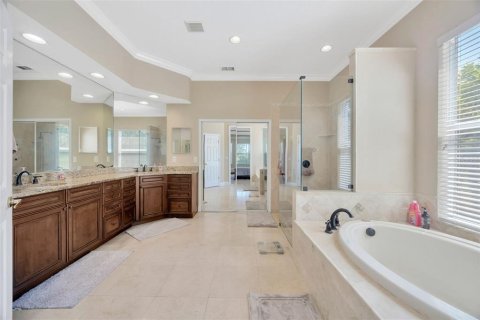 House in Land O' Lakes, Florida 5 bedrooms, 371.33 sq.m. № 1803139 - photo 20