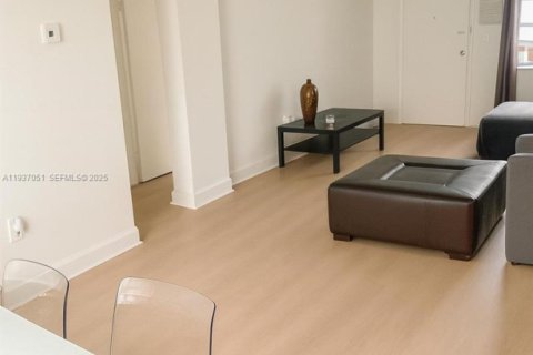 Condo in Miami Beach, Florida, 1 bedroom  № 1994902 - photo 16