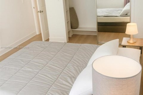 Condo in Miami Beach, Florida, 1 bedroom  № 1994902 - photo 18