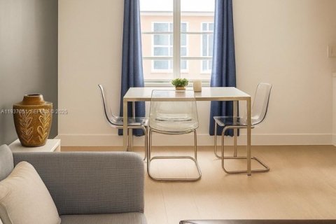 Condo in Miami Beach, Florida, 1 bedroom  № 1994902 - photo 10