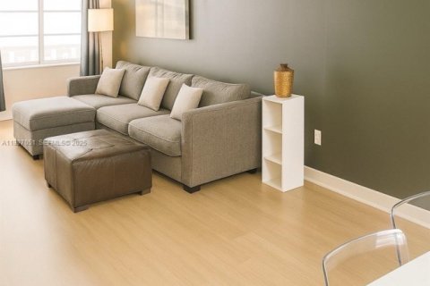 Condo in Miami Beach, Florida, 1 bedroom  № 1994902 - photo 7