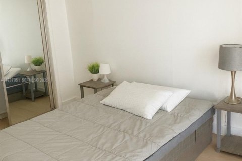Condo in Miami Beach, Florida, 1 bedroom  № 1994902 - photo 8