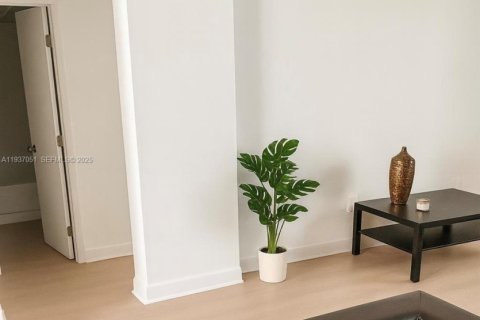 Condo in Miami Beach, Florida, 1 bedroom  № 1994902 - photo 20