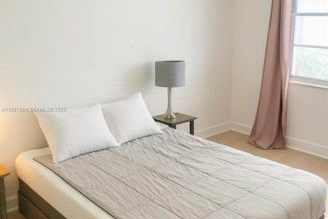 Condo in Miami Beach, Florida, 1 bedroom  № 1994902 - photo 14