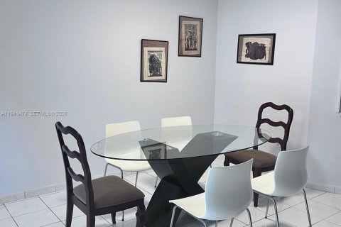 Купить кондоминиум в Майами, Флорида 2 спальни, 122.17м2, № 1998616 - фото 14