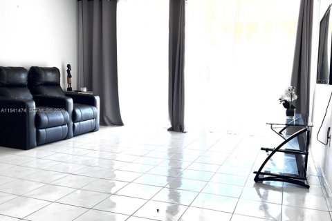 Купить кондоминиум в Майами, Флорида 2 спальни, 122.17м2, № 1998616 - фото 10