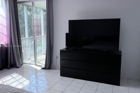 Купить кондоминиум в Майами, Флорида 2 спальни, 122.17м2, № 1998616 - фото 18