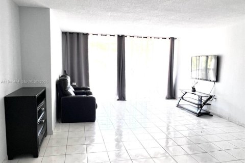 Купить кондоминиум в Майами, Флорида 2 спальни, 122.17м2, № 1998616 - фото 11