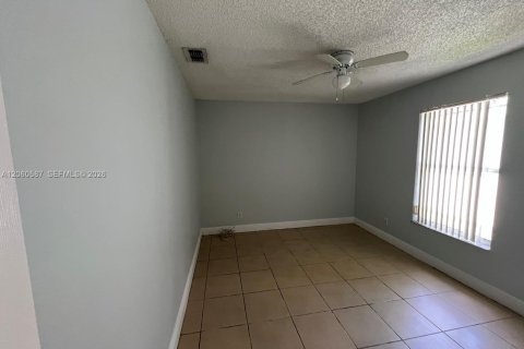 Villa ou maison à louer à Florida City, Floride: 3 chambres, 102.1 m2 № 2270228 - photo 17