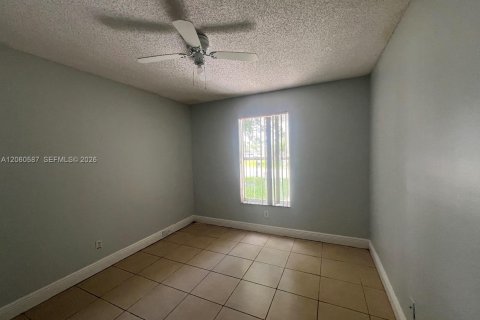 Villa ou maison à louer à Florida City, Floride: 3 chambres, 102.1 m2 № 2270228 - photo 11