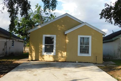 Villa ou maison à Florida City, Floride 3 chambres, 102.1 m2 № 2270228