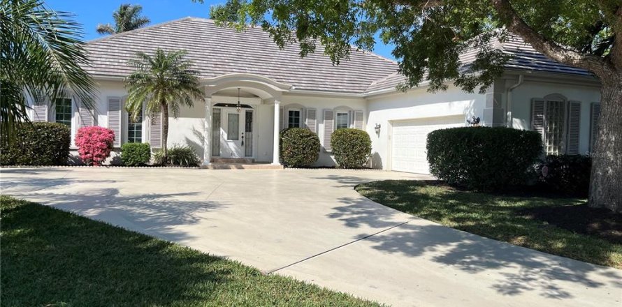 House in Englewood, Florida 3 bedrooms, 266.16 sq.m. № 1866229