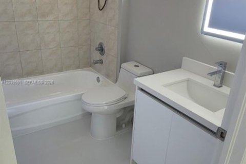 Villa ou maison à louer à Miami, Floride: 3 chambres, 123.75 m2 № 2089443 - photo 13