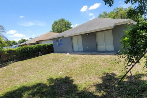 Villa ou maison à louer à Miami, Floride: 3 chambres, 123.75 m2 № 2089443 - photo 19