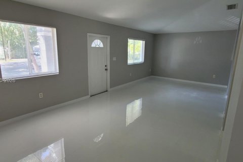 Villa ou maison à louer à Miami, Floride: 3 chambres, 123.75 m2 № 2089443 - photo 6