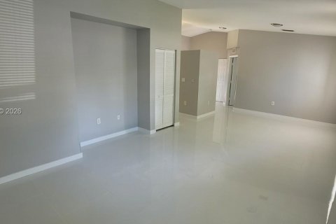 Villa ou maison à louer à Miami, Floride: 3 chambres, 123.75 m2 № 2089443 - photo 5