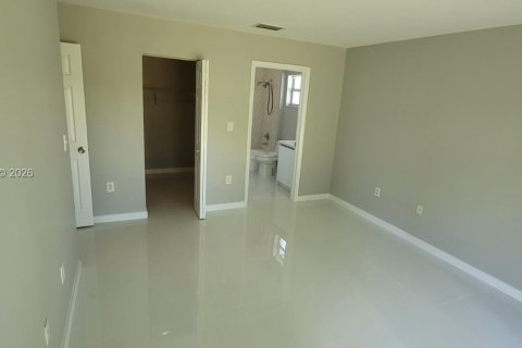 Villa ou maison à louer à Miami, Floride: 3 chambres, 123.75 m2 № 2089443 - photo 15