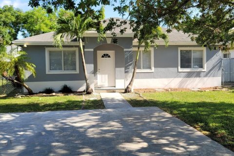 Villa ou maison à louer à Miami, Floride: 3 chambres, 123.75 m2 № 2089443 - photo 2