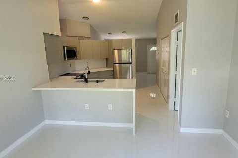 Villa ou maison à louer à Miami, Floride: 3 chambres, 123.75 m2 № 2089443 - photo 10
