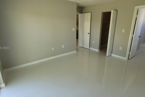 Villa ou maison à louer à Miami, Floride: 3 chambres, 123.75 m2 № 2089443 - photo 16