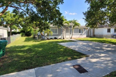 Villa ou maison à louer à Miami, Floride: 3 chambres, 123.75 m2 № 2089443 - photo 3