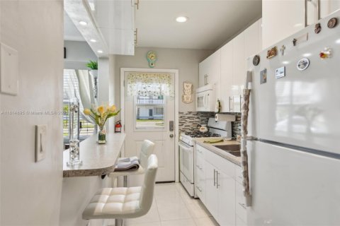 Condominio en venta en Miami Gardens, Florida, 1 dormitorio, 66.43 m2 № 1766364 - foto 5