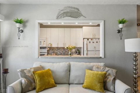 Condominio en venta en Miami Gardens, Florida, 1 dormitorio, 66.43 m2 № 1766364 - foto 3