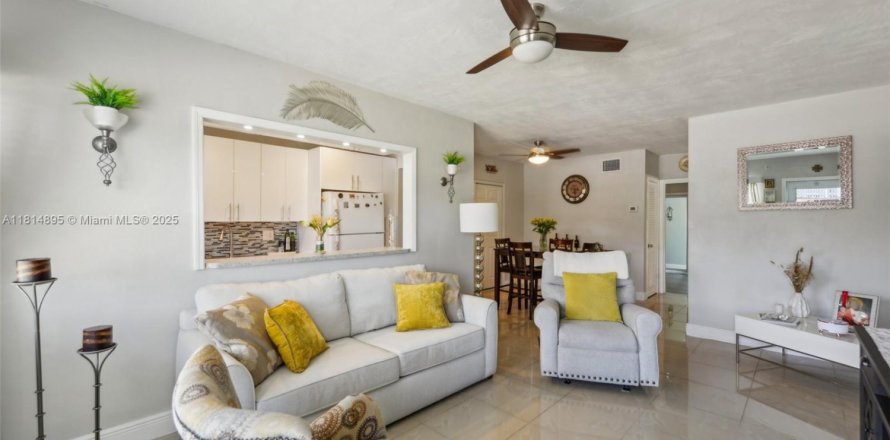 Condominio en Miami Gardens, Florida, 1 dormitorio  № 1766364