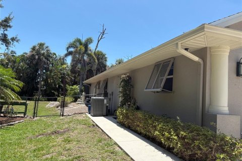 House in Englewood, Florida 3 bedrooms, 186.27 sq.m. № 1721108 - photo 9