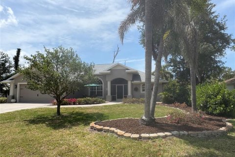 House in Englewood, Florida 3 bedrooms, 186.27 sq.m. № 1721108 - photo 2