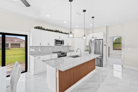 House in Lehigh Acres, Florida 3 bedrooms, 124.86 sq.m. № 2410122 - photo 8