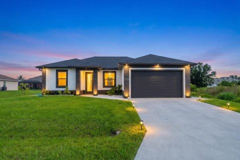 House in Lehigh Acres, Florida 3 bedrooms, 124.86 sq.m. № 2410122 - photo 2