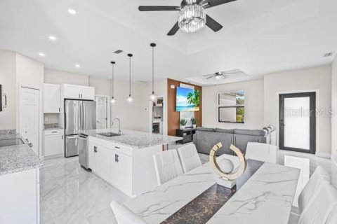House in Lehigh Acres, Florida 3 bedrooms, 124.86 sq.m. № 2410122 - photo 6