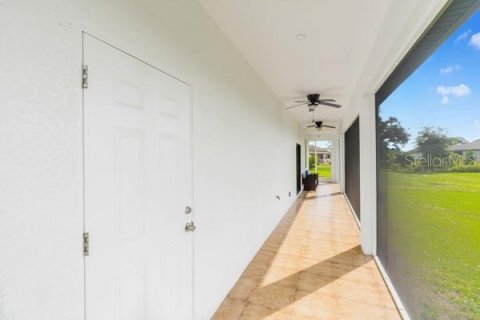House in Lehigh Acres, Florida 3 bedrooms, 124.86 sq.m. № 2410122 - photo 19