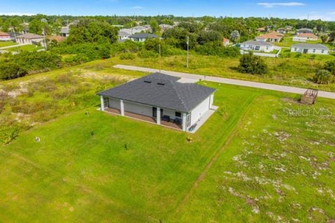 House in Lehigh Acres, Florida 3 bedrooms, 124.86 sq.m. № 2410122 - photo 22
