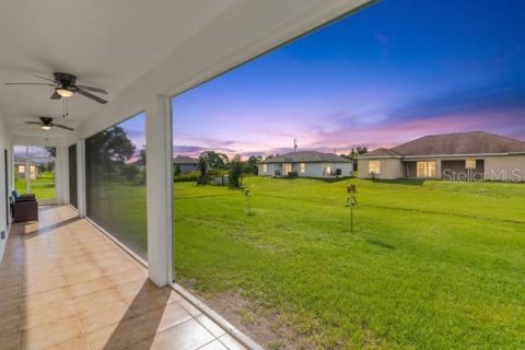 House in Lehigh Acres, Florida 3 bedrooms, 124.86 sq.m. № 2410122 - photo 18