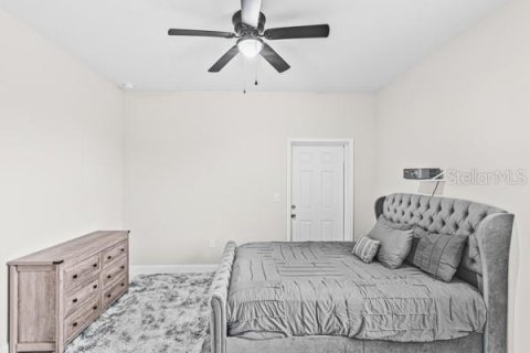 House in Lehigh Acres, Florida 3 bedrooms, 124.86 sq.m. № 2410122 - photo 11