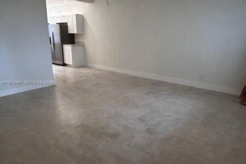 Copropriété à vendre à Hollywood, Floride: 2 chambres, 99.87 m2 № 2033964 - photo 11