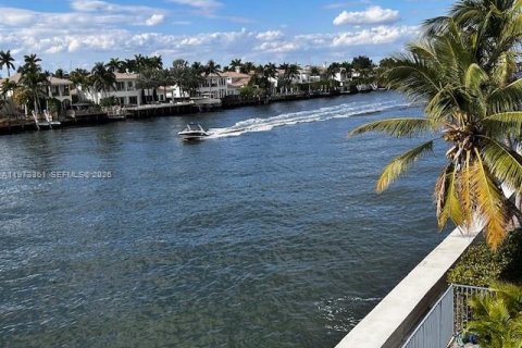 Copropriété à vendre à Hollywood, Floride: 2 chambres, 99.87 m2 № 2033964 - photo 23