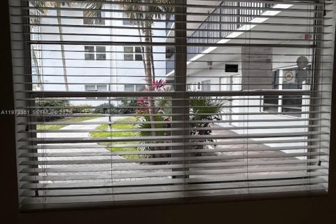 Copropriété à vendre à Hollywood, Floride: 2 chambres, 99.87 m2 № 2033964 - photo 10