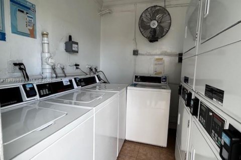 Copropriété à vendre à Hollywood, Floride: 2 chambres, 99.87 m2 № 2033964 - photo 20