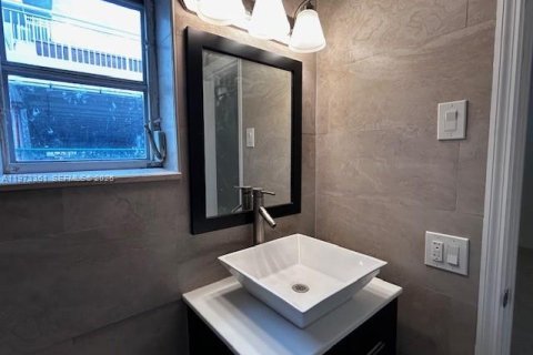 Copropriété à vendre à Hollywood, Floride: 2 chambres, 99.87 m2 № 2033964 - photo 14