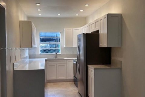 Copropriété à vendre à Hollywood, Floride: 2 chambres, 99.87 m2 № 2033964 - photo 3