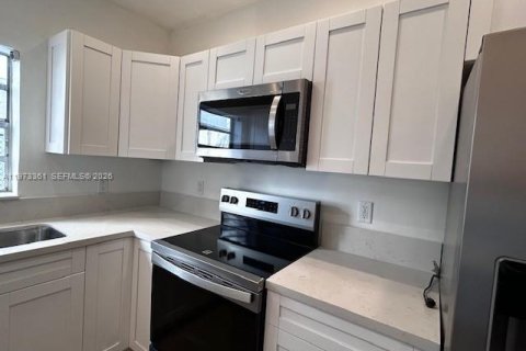 Copropriété à vendre à Hollywood, Floride: 2 chambres, 99.87 m2 № 2033964 - photo 6