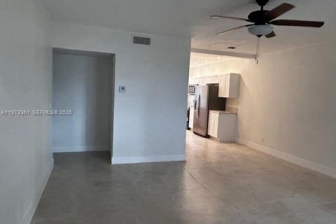 Copropriété à vendre à Hollywood, Floride: 2 chambres, 99.87 m2 № 2033964 - photo 12