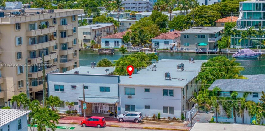 Condo in Miami Beach, Florida, 1 bedroom № 1852173