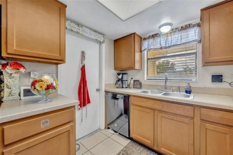 Villa ou maison à louer à Kissimmee, Floride: 4 chambres, 164.81 m2 № 2097507 - photo 10