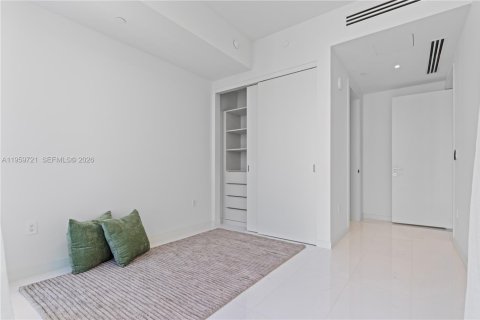 Condo in Miami, Florida, 2 bedrooms  № 2025103 - photo 17