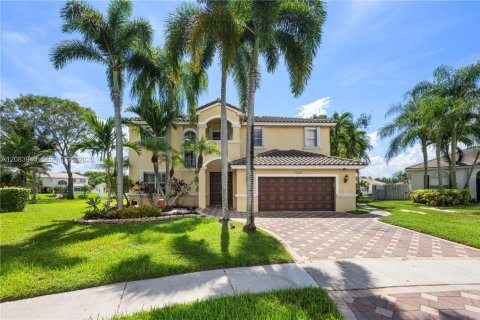 Villa ou maison à Pembroke Pines, Floride 5 chambres, 248.79 m2 № 2353752